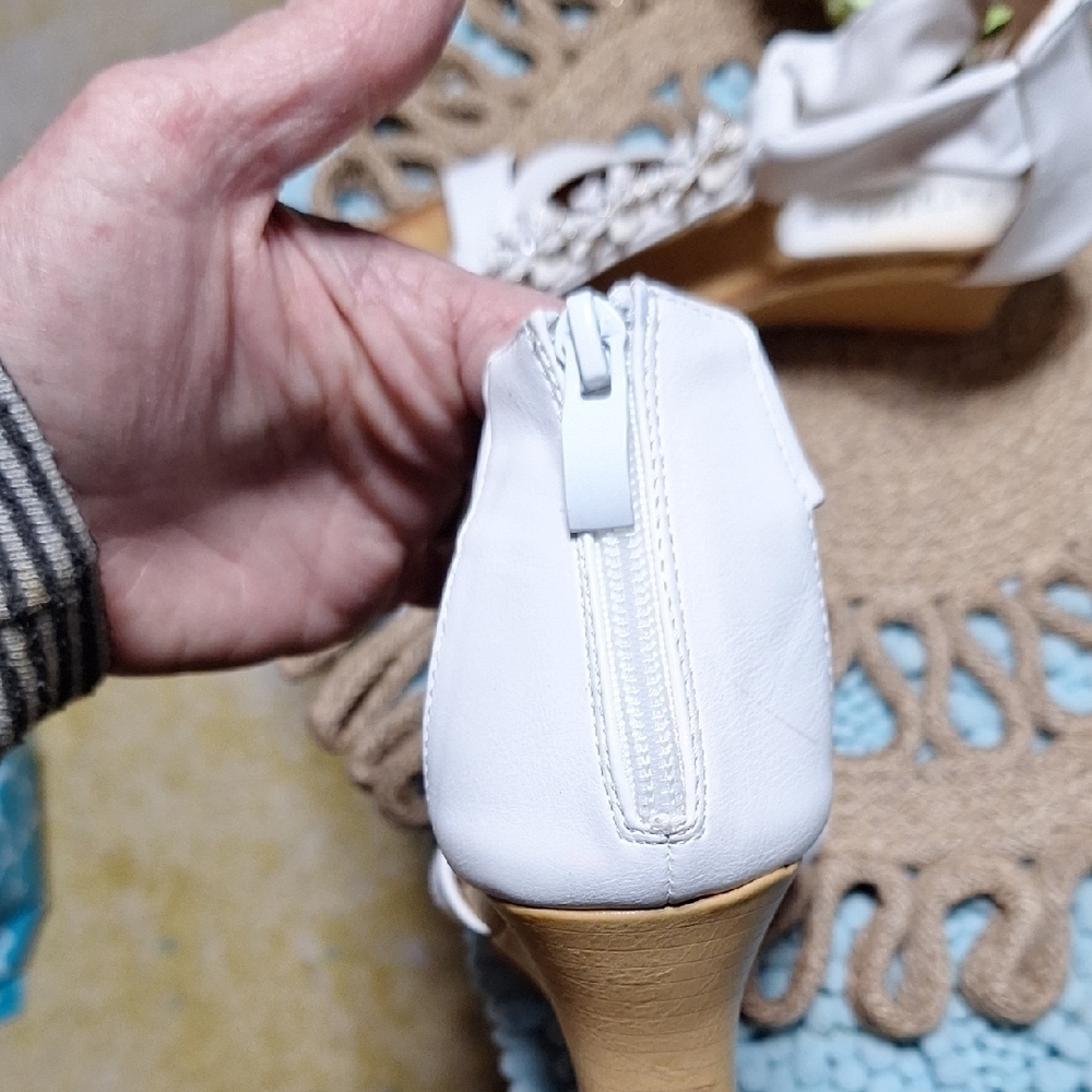 Spring Step White Floral Wedges - Picture 6 of 8